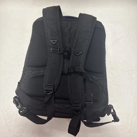 eBags Professional Slim Laptop Backpack EB2146‑16 Durable Travel Work Bag - Picture 2 of 6